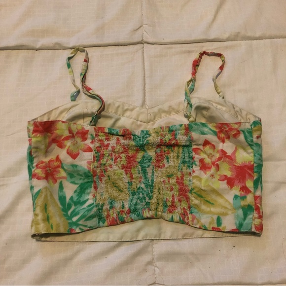 3/20$ American Eagle Outfitters - Floral Crop Top - Picture 2 of 8